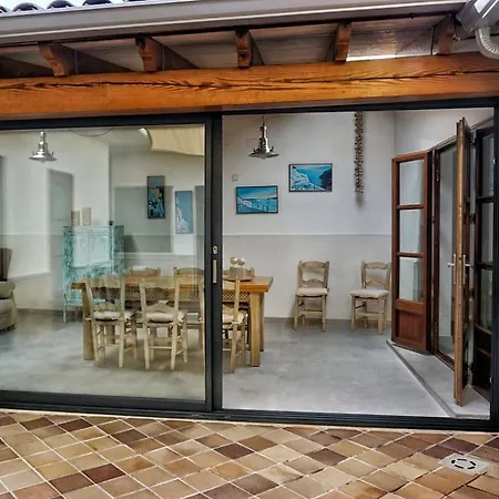 House Toni Nyaraló